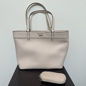 Guess Hyland Travel Tote in Eggshell